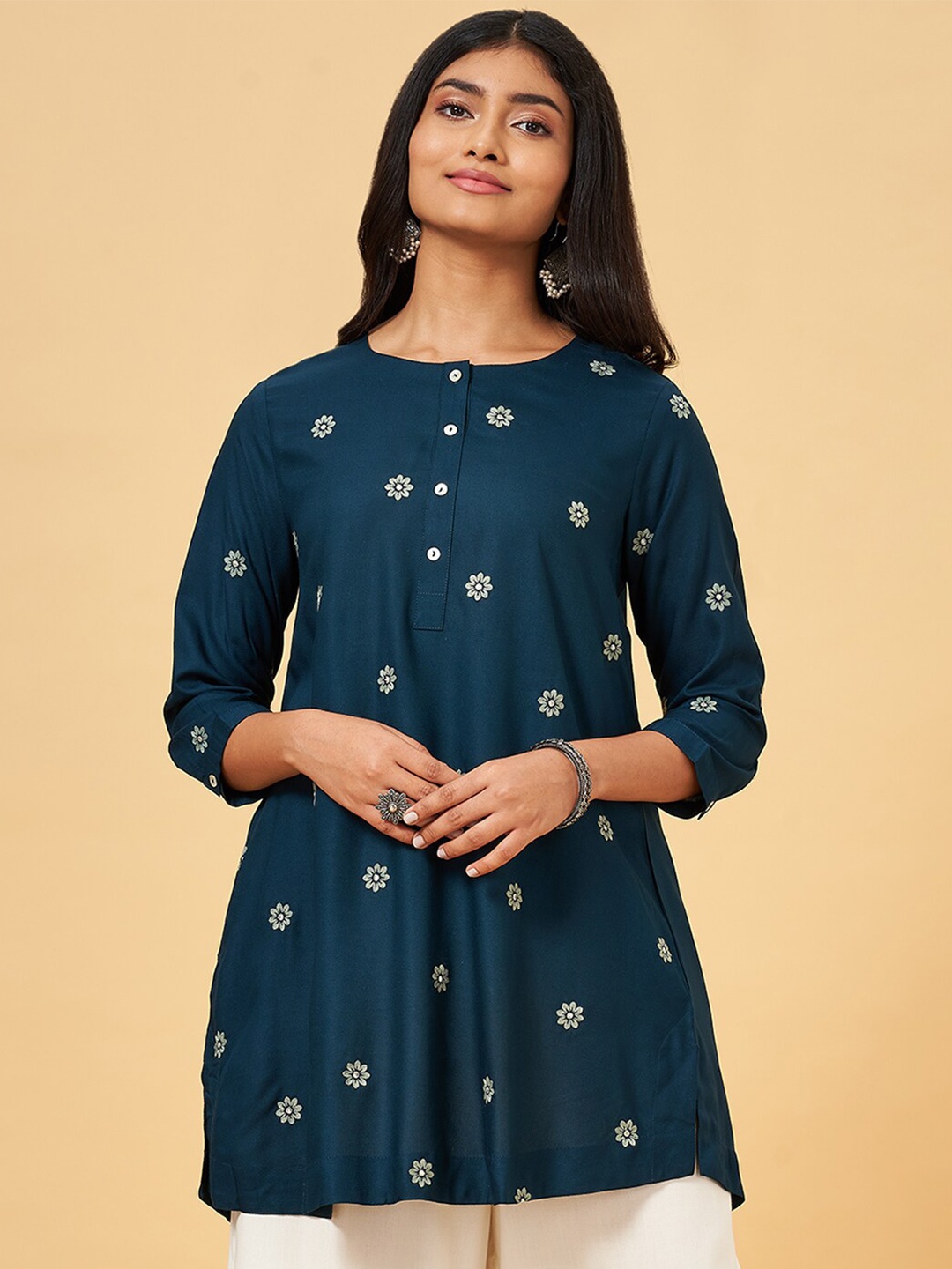 

RANGMANCH BY PANTALOONS Floral Printed Round Neck Tunic, Blue