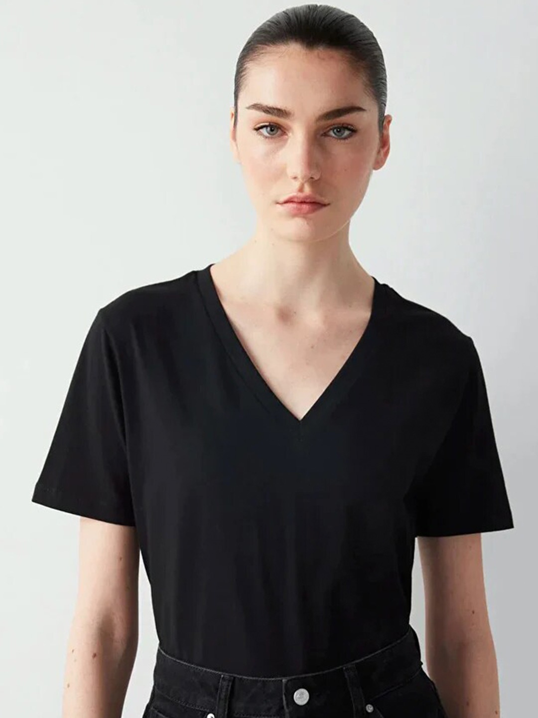

COLOR CAPITAL V-Neck Top, Black