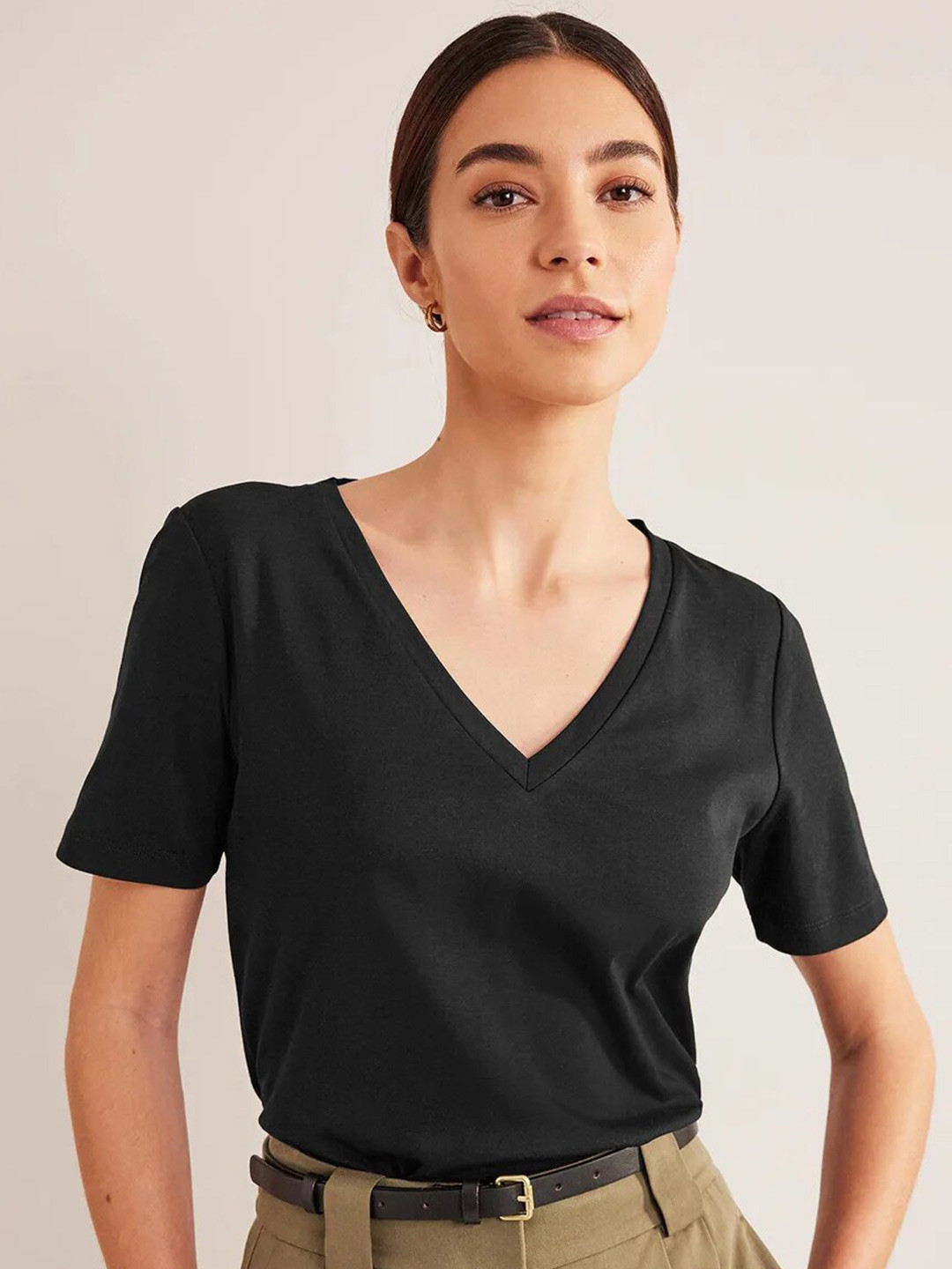 

COLOR CAPITAL V-Neck Top, Black