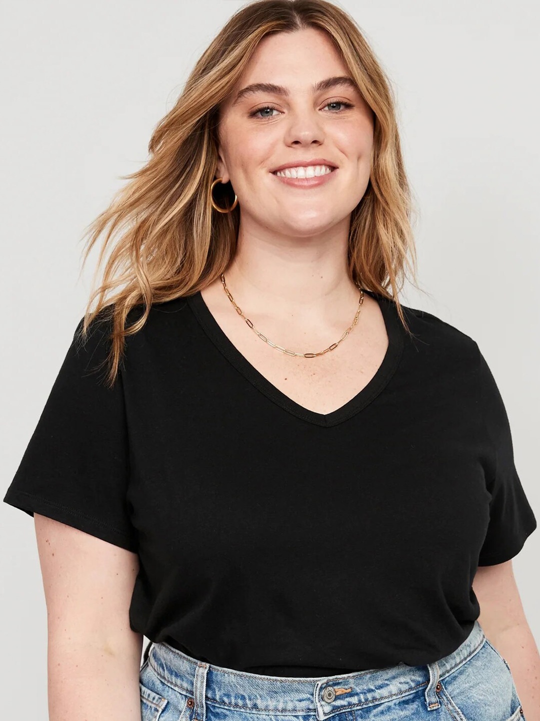 

COLOR CAPITAL Plus Size V-Neck Short Sleeves Relaxed Fit T-shirt, Black