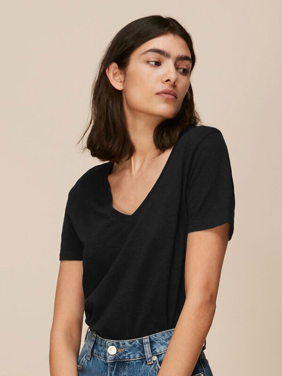 COLOR CAPITAL V-Neck Short Sleeves Top, Black