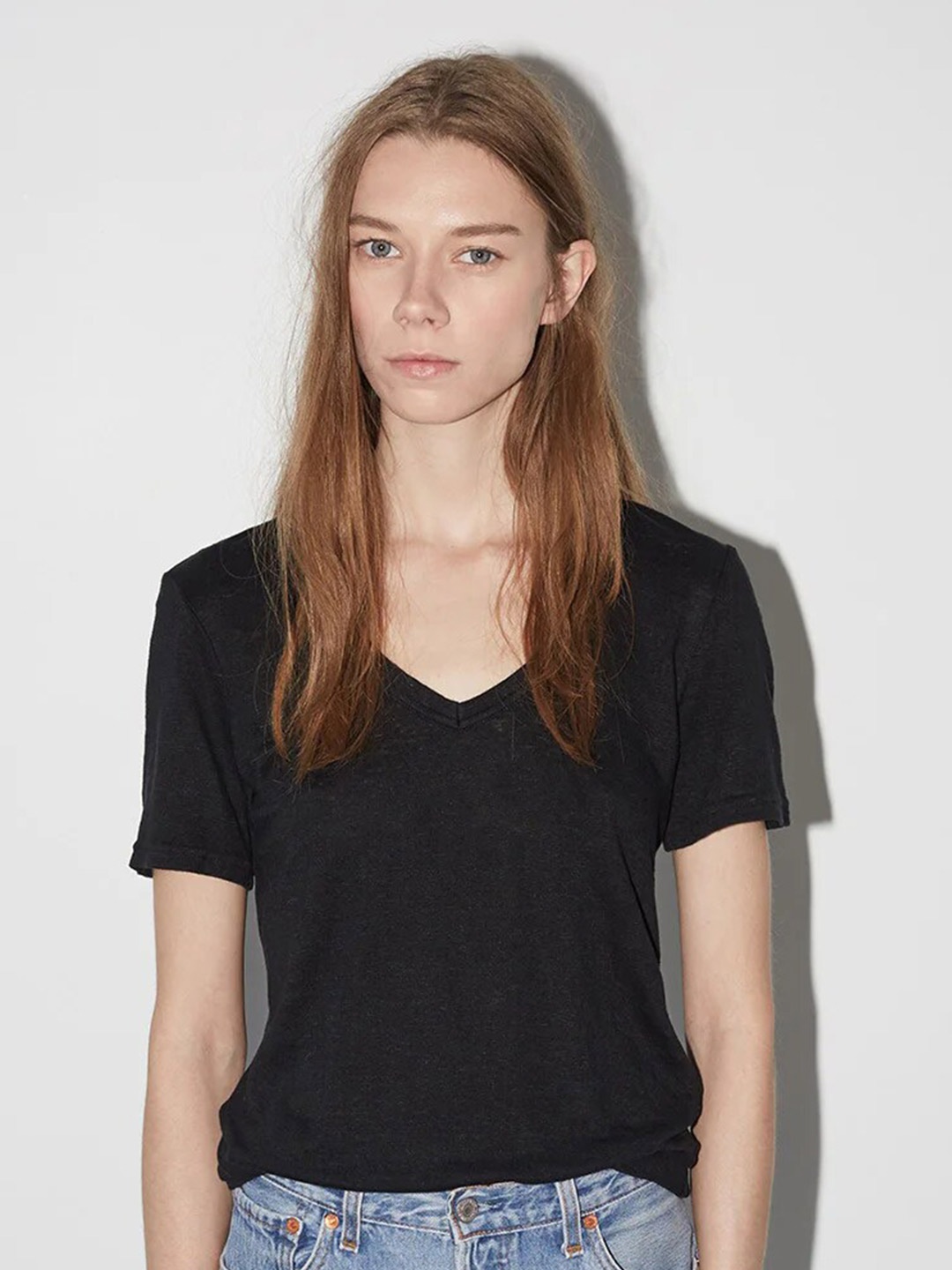 

COLOR CAPITAL V-Neck Short Sleeves Top, Black