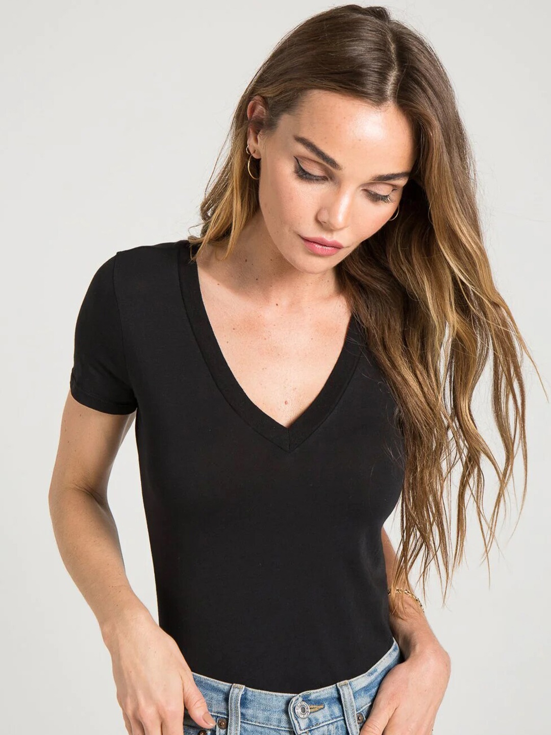 

COLOR CAPITAL V-Neck Short Sleeves Top, Black