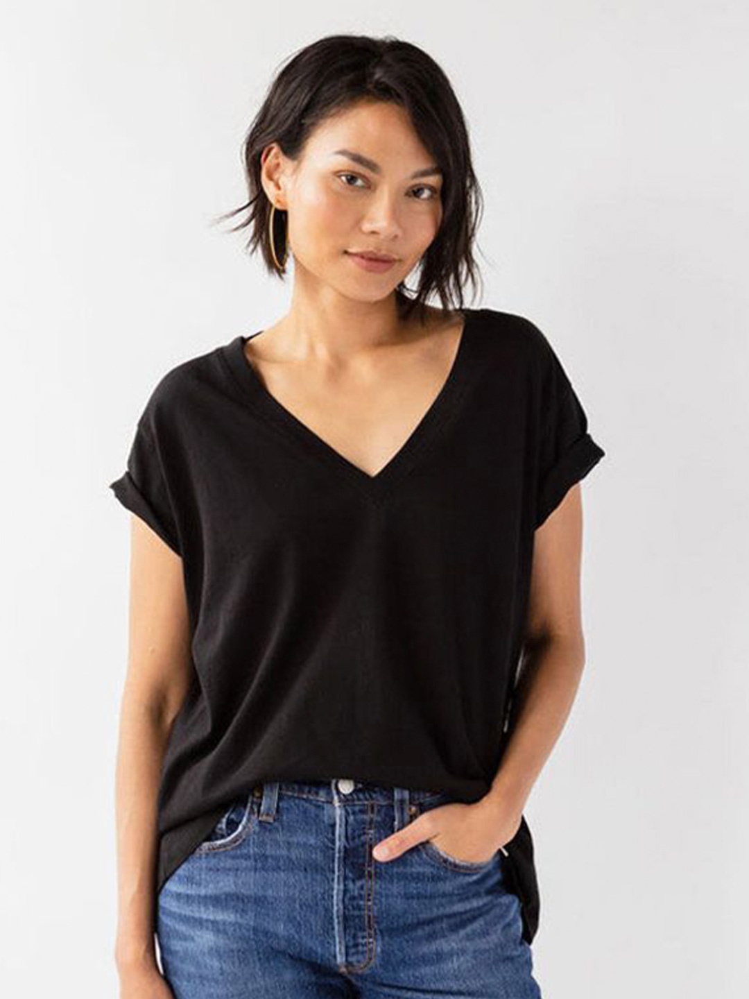 

COLOR CAPITAL V-Neck Short Sleeves Top, Black