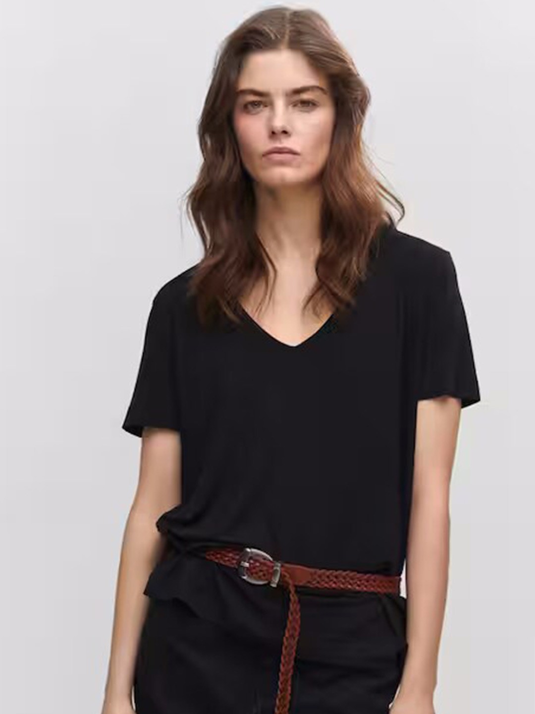 

COLOR CAPITAL V-Neck Short Sleeves Top, Black