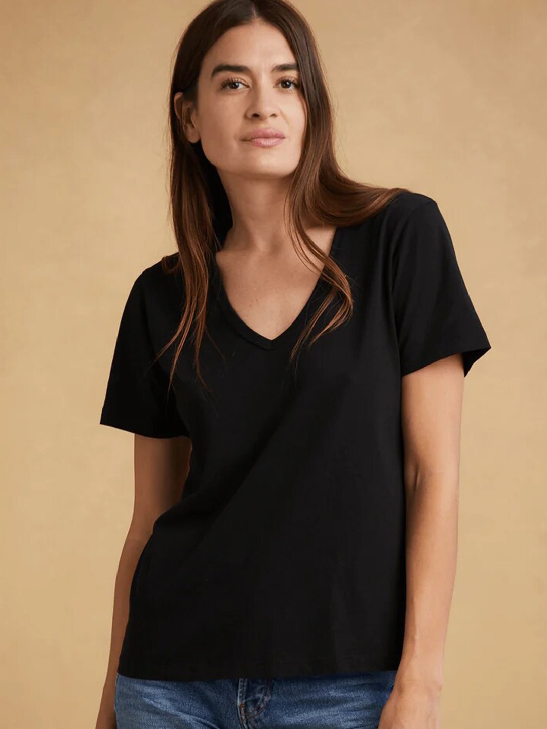 

COLOR CAPITAL V-Neck Short Sleeves Relaxed Fit T-shirt, Black