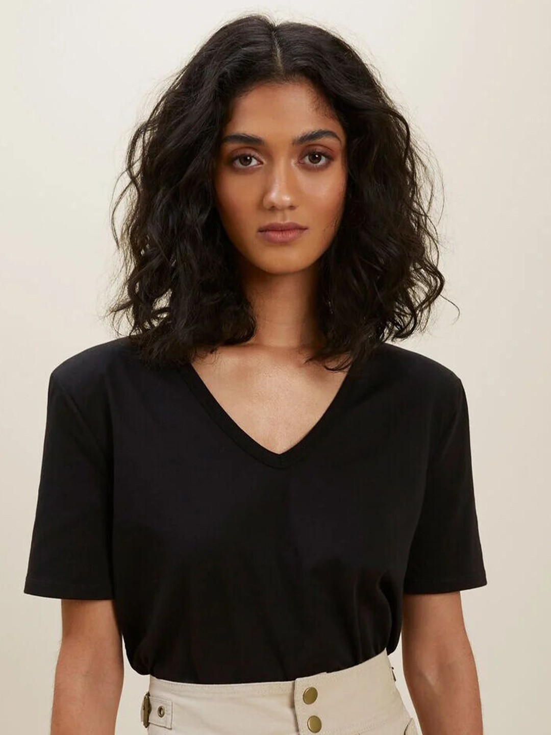 

COLOR CAPITAL V-Neck Relaxed Fit T-Shirts, Black