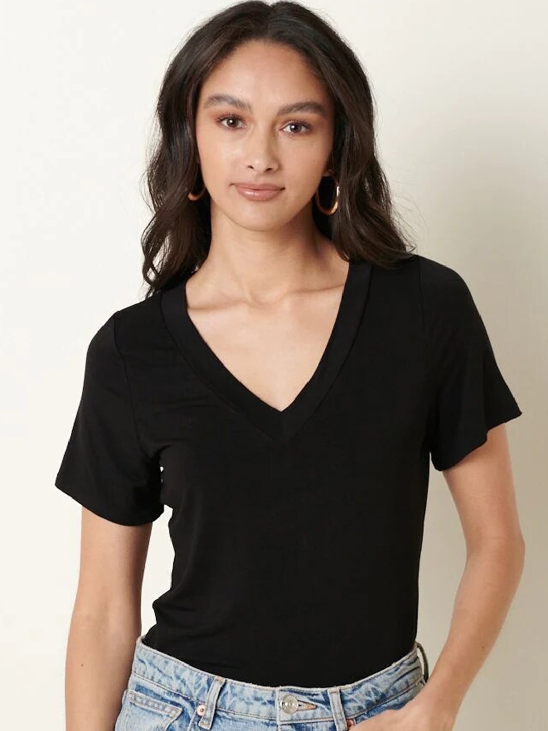 

COLOR CAPITAL V-Neck Regular Fit Tshirts, Black