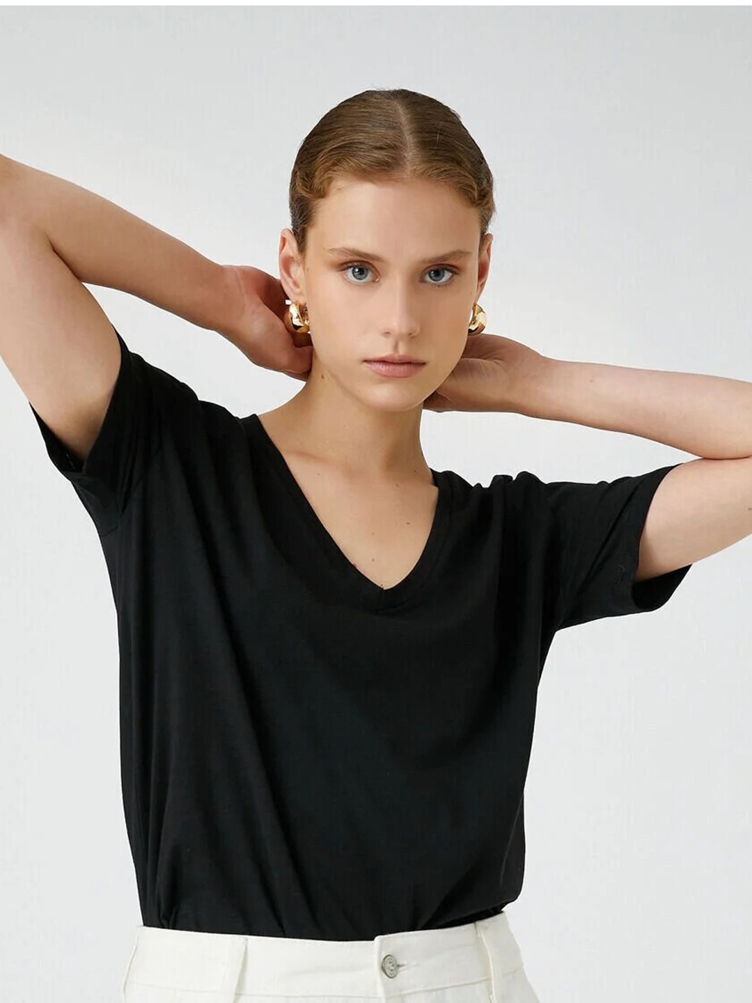 COLOR CAPITAL V-Neck Short Sleeves Relaxed fit T-shirt, Black