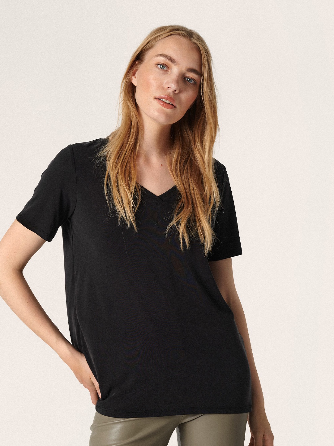 

COLOR CAPITAL V Neck Short Sleeves Relaxed Top, Black