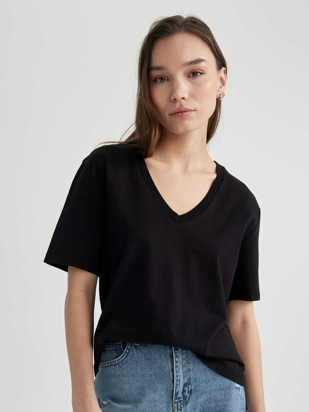 

COLOR CAPITAL V Neck Short Sleeves Relaxed Top, Black