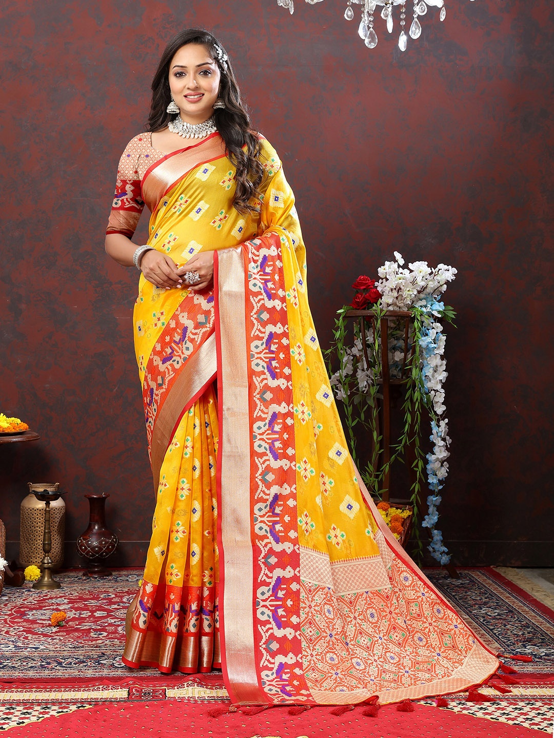 

YAVIRA SILK Woven Design Zari Patola Saree, Yellow