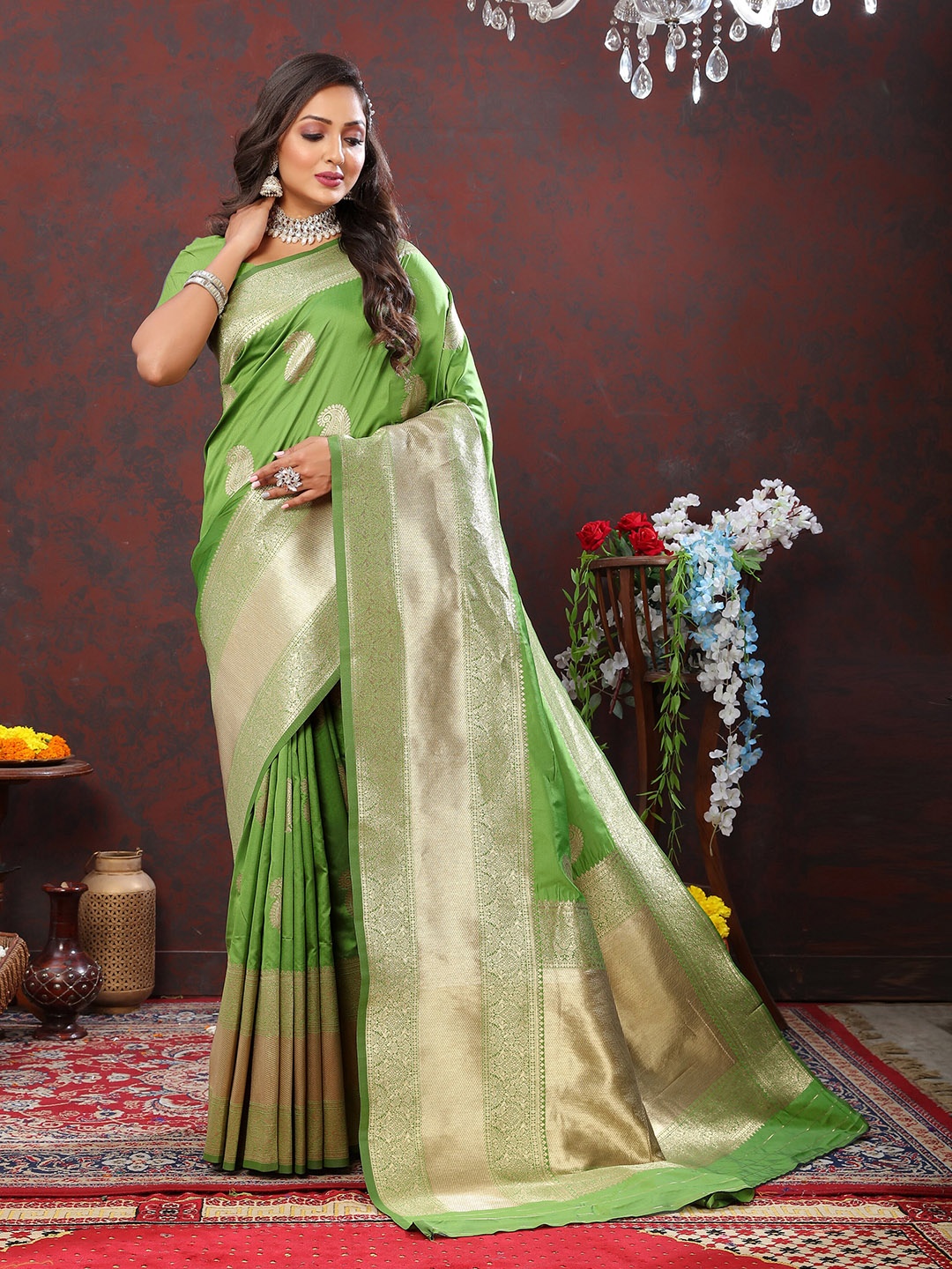 

YAVIRA SILK Woven Design Zari Banarasi Saree, Green