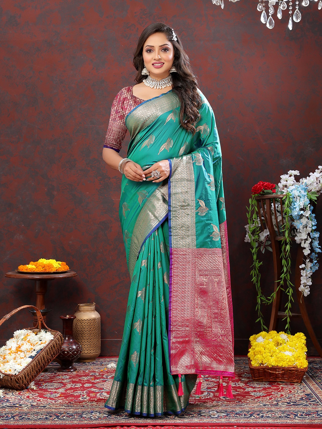 

YAVIRA SILK Ethnic Motifs Woven Design Zari Art Silk Kota Saree, Green