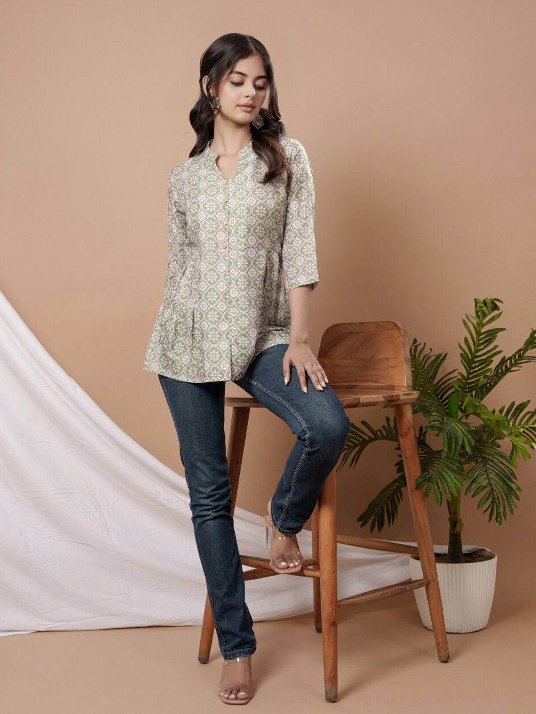 

WEAVLLITE Ethnic Motifs Printed Mandarin Collar Silk Tunic, Green