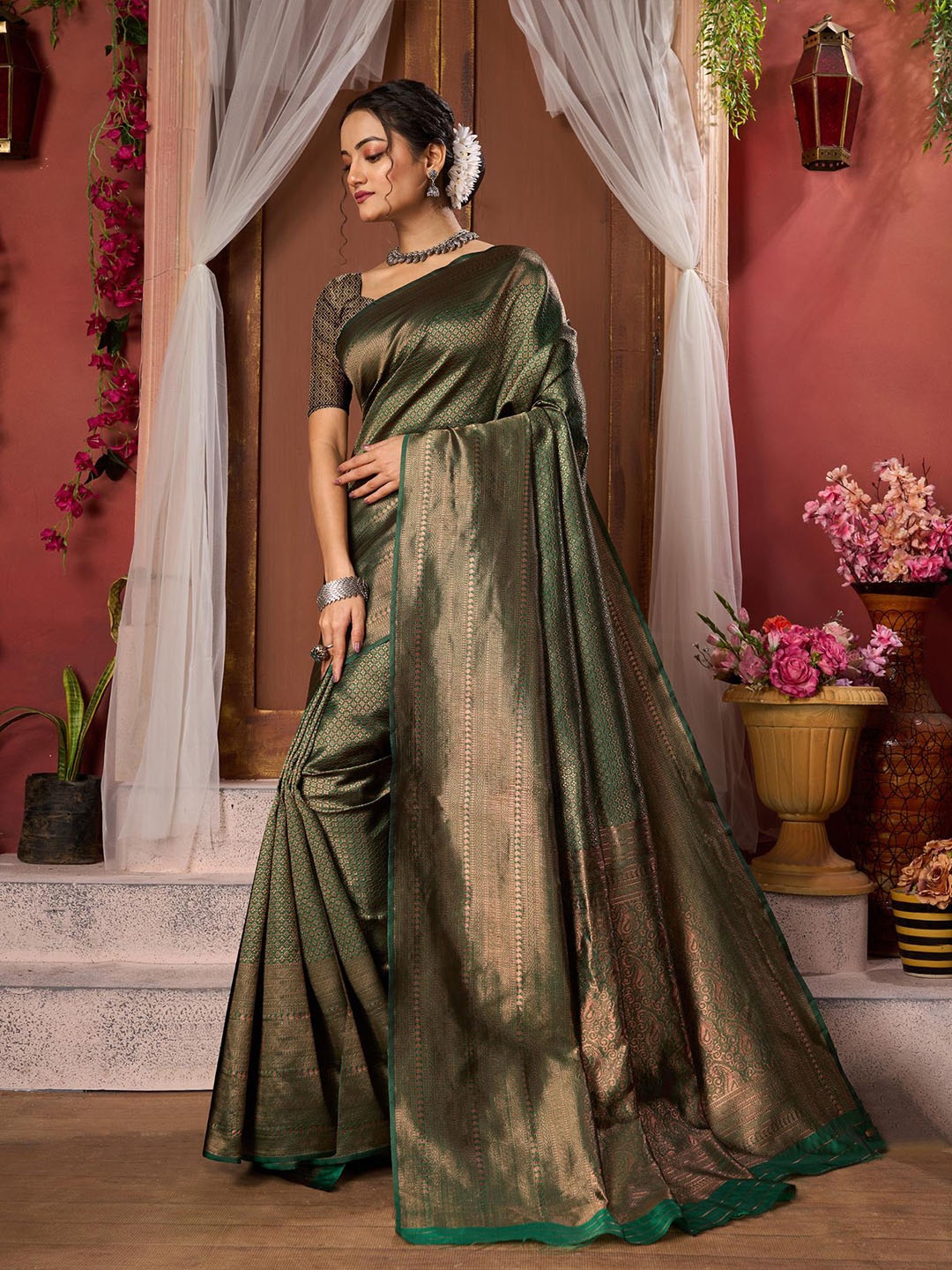

KALINI Woven Design Zari Banarasi Saree, Green