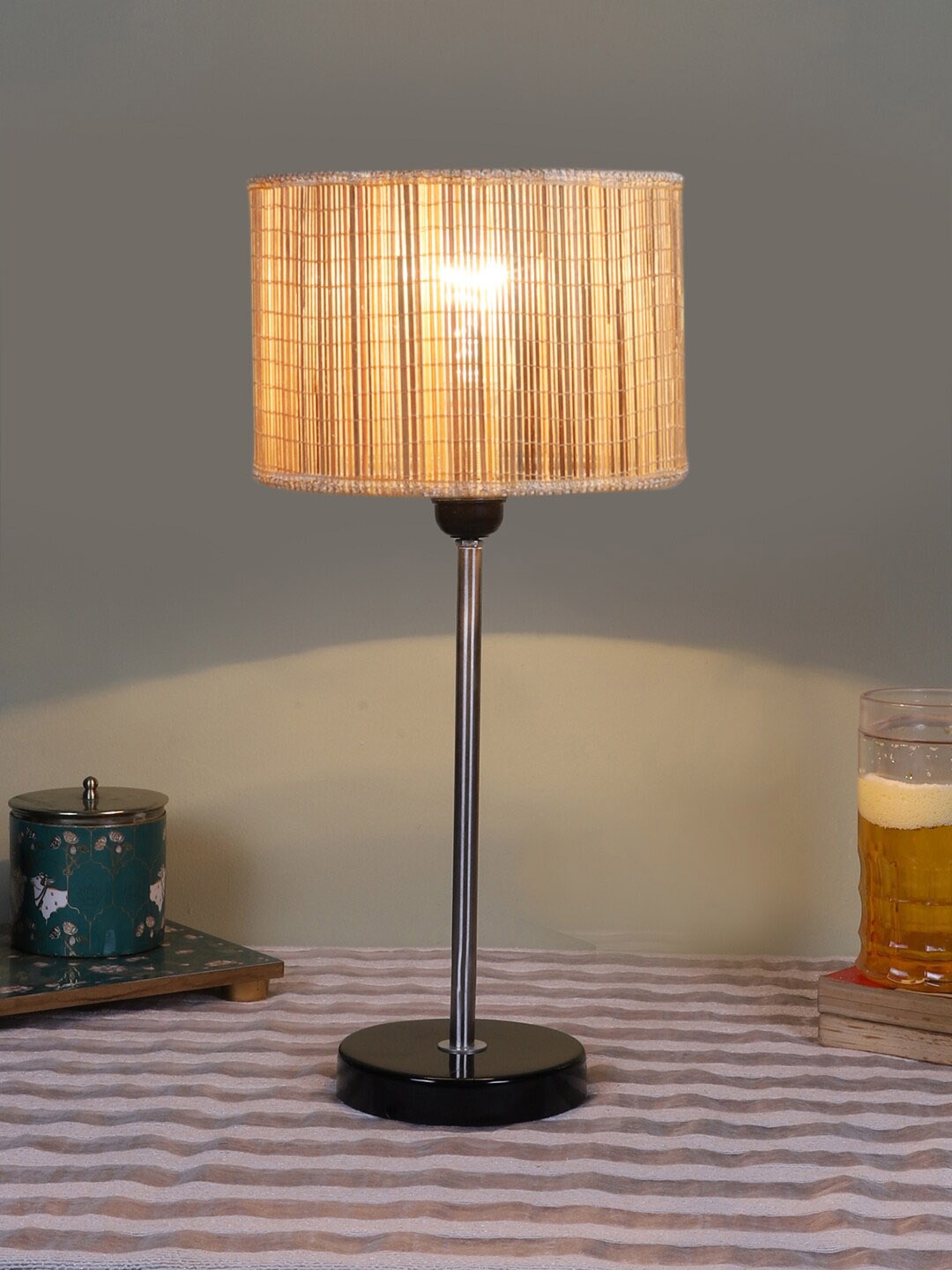 

Devansh Unisex Beige and Black Wooden Cylinderical Table Lamps