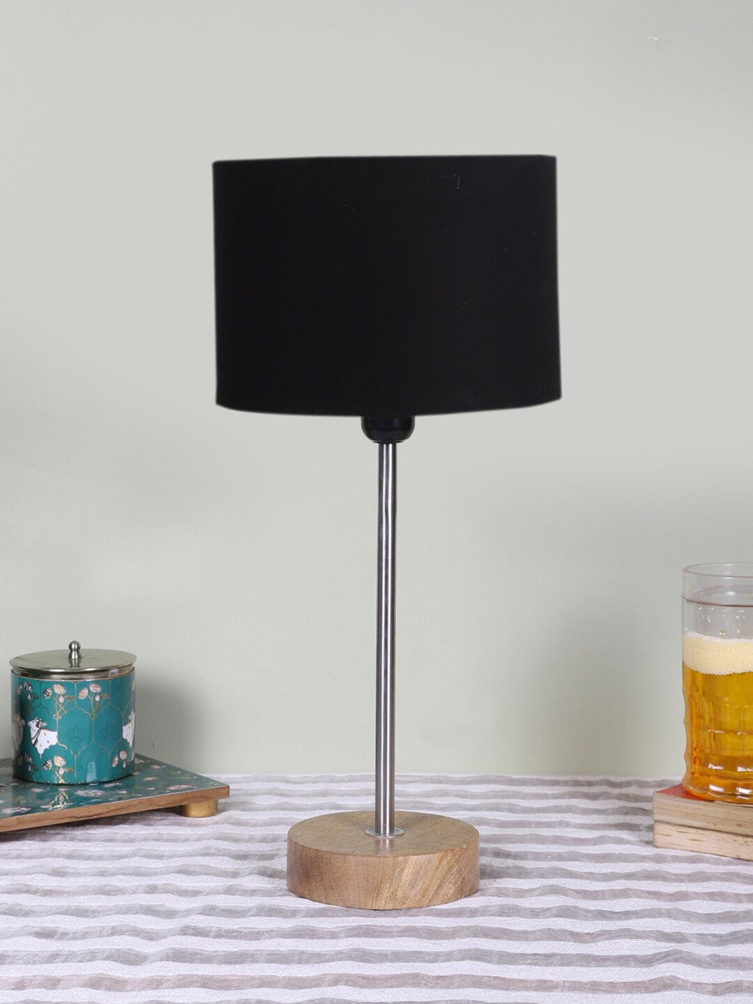 

Devansh Black Wooden & Cotton Cylinder Table Lamps