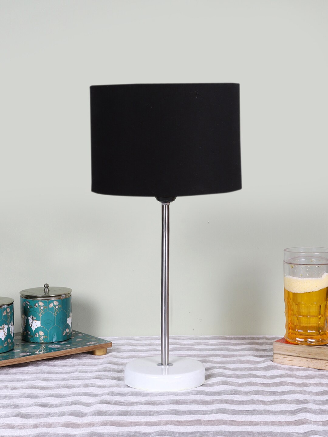 

Devansh Black Wooden & Cotton Cylinder Table Lamps