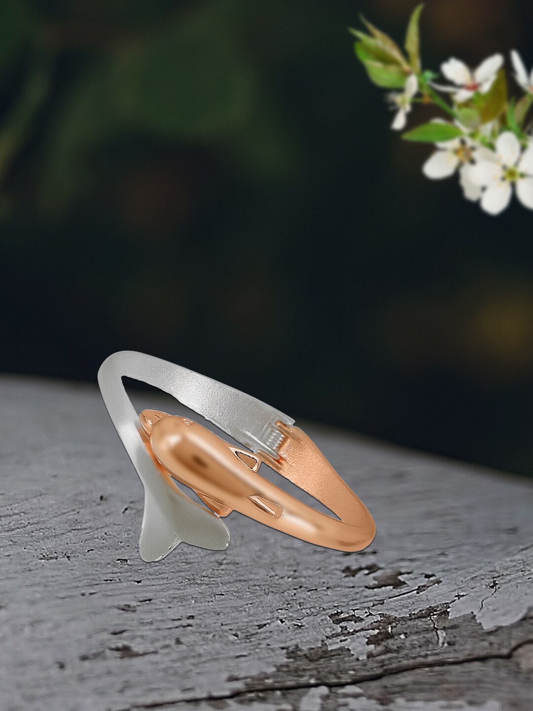 

DressBerry Rose Gold-Plated Wraparound Bracelet