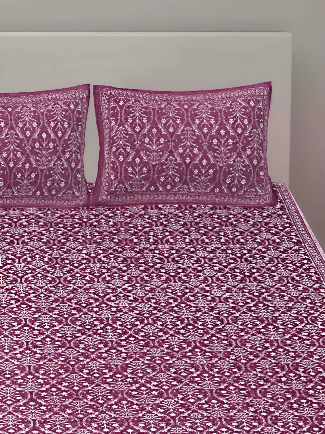 

VANI E Purple & White Floral 250 TC King Bedsheet with 2 Pillow Covers
