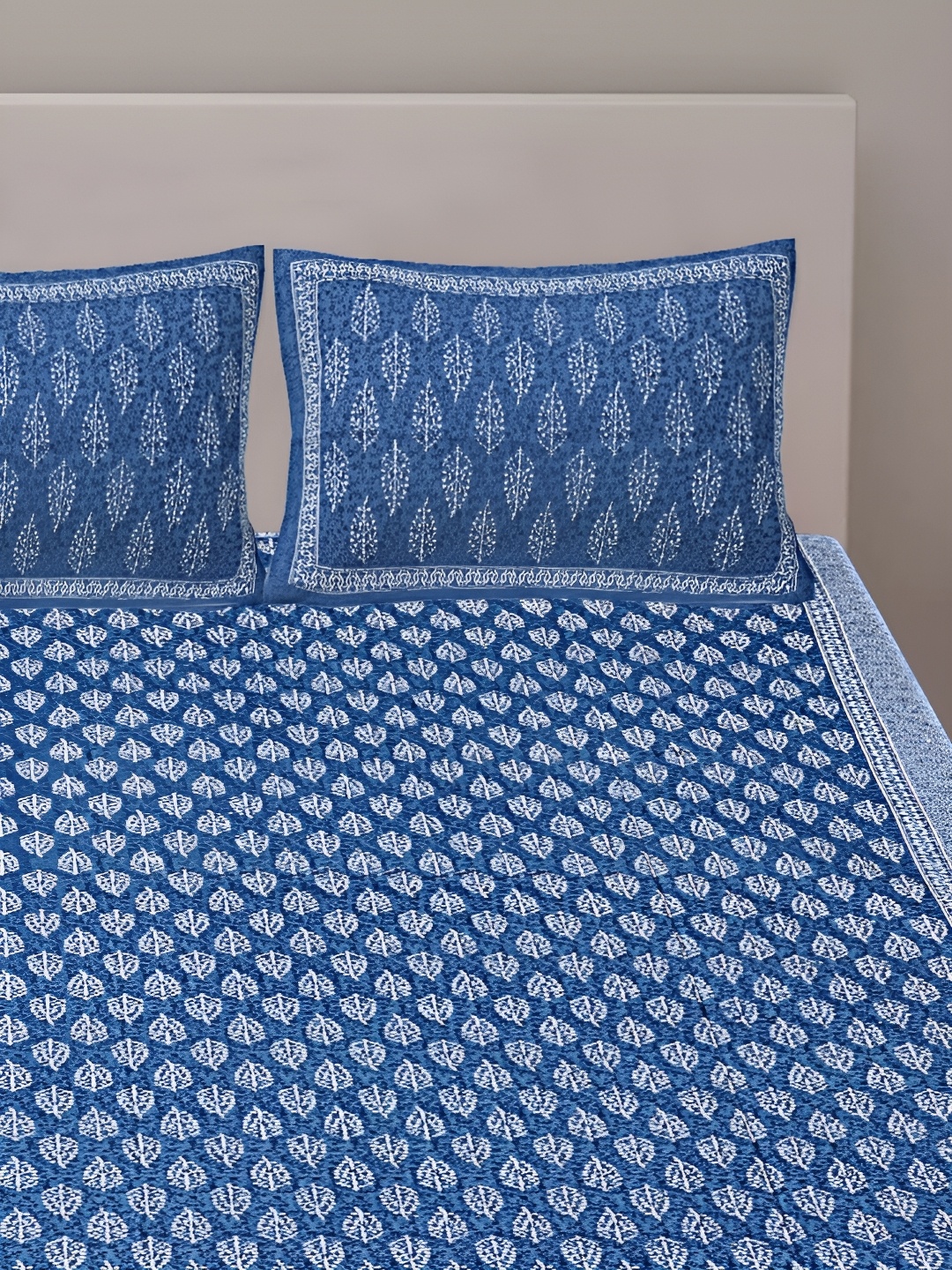 

VANI E Blue & White Floral 250 TC King Bedsheet with 2 Pillow Covers
