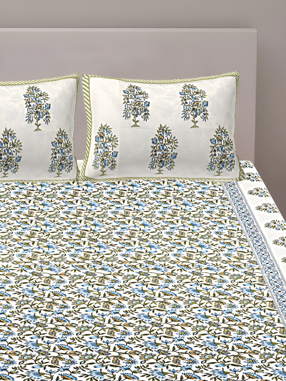 

VANI E Blue & White Floral 250 TC King Bedsheet with 2 Pillow Covers