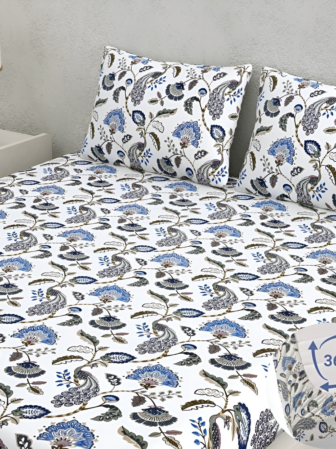 

CLOTHOLOGY White & Blue Floral 180 TC Fitted King Bedsheet Bedsheet Set