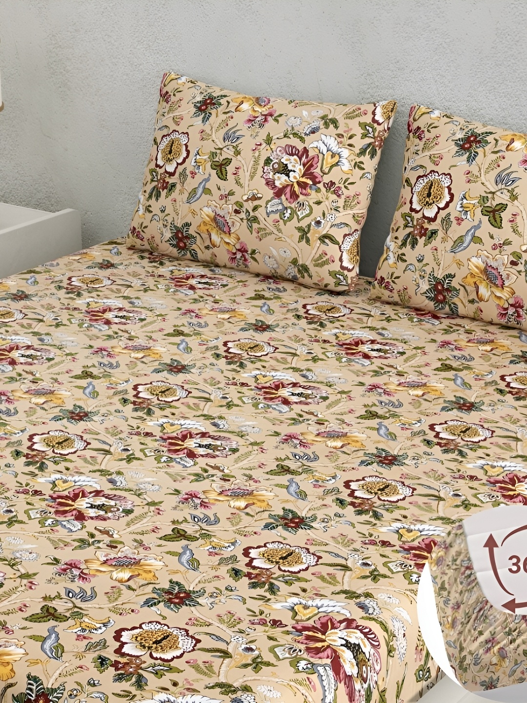 

CLOTHOLOGY Beige & Red Floral Printed 180 TC Fitted King Bedsheet Set