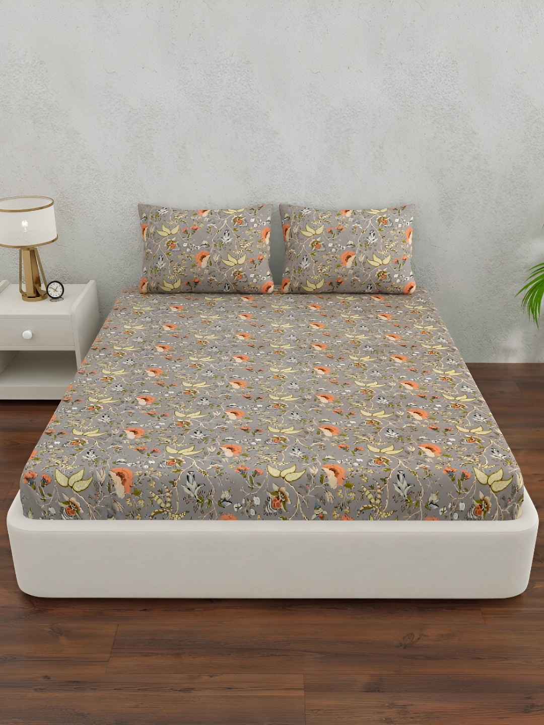 

CLOTHOLOGY Grey Floral Printed Fitted Cotton 180 TC King Bedsheet With 2 Pillow Covers