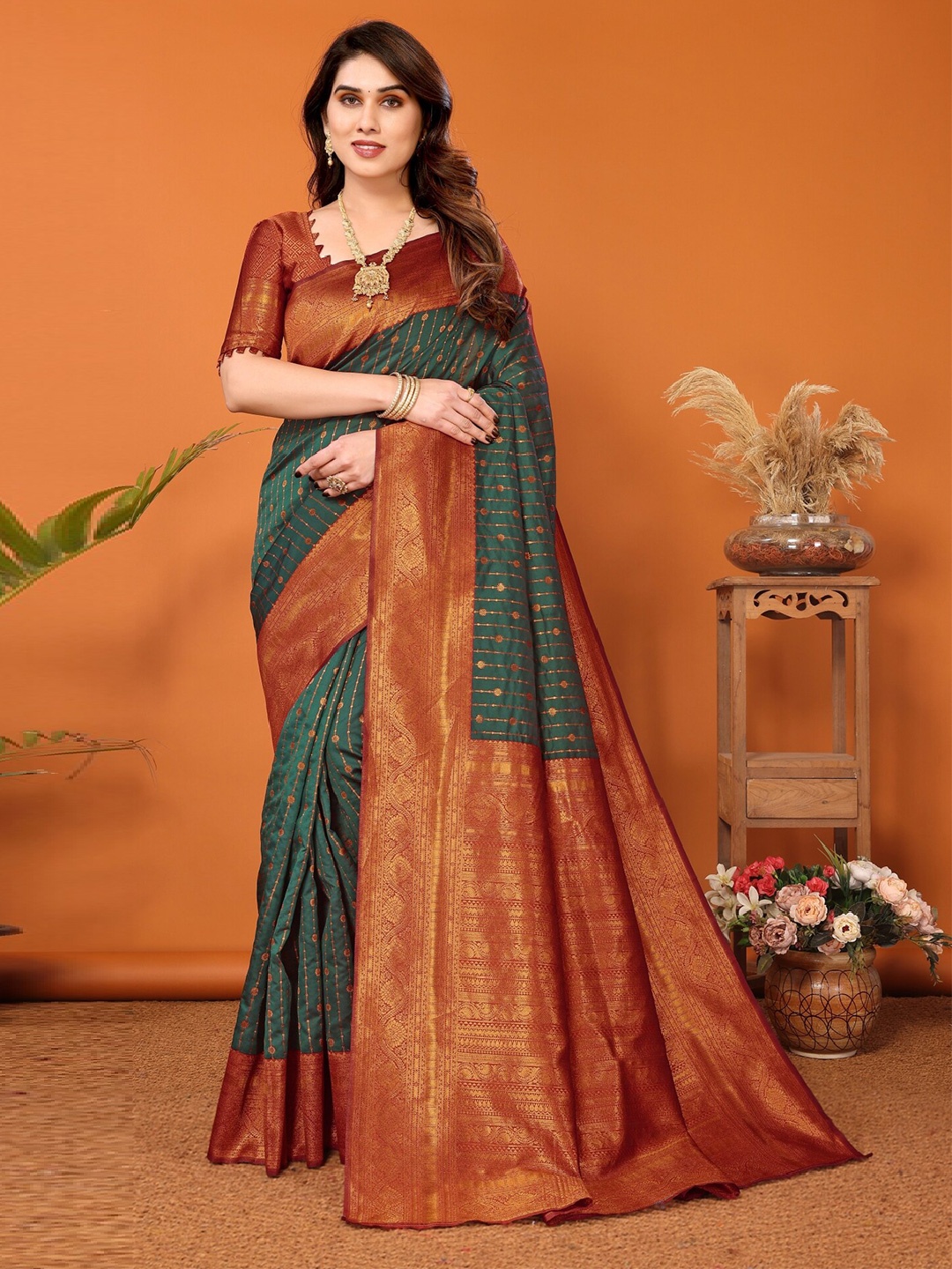 

vj fashion Ethnic Motifs Woven Design Zari Kanjeevaram Saree, Green