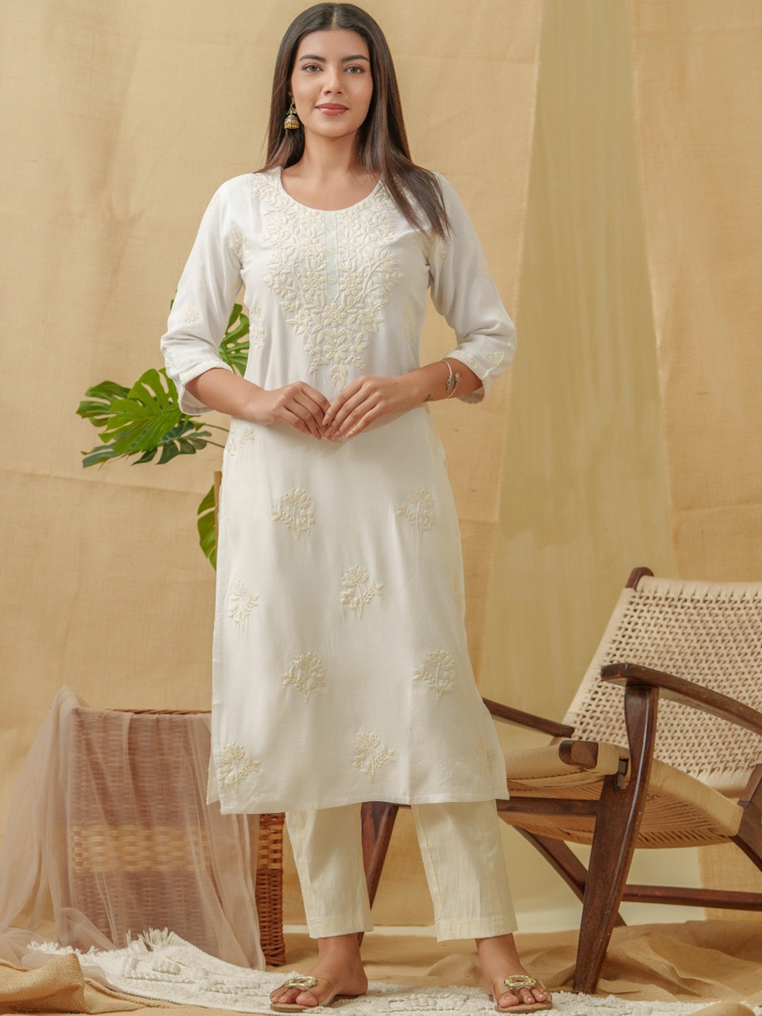 

Sangria Ethnic Motifs Embroidered Straight Kurta, White
