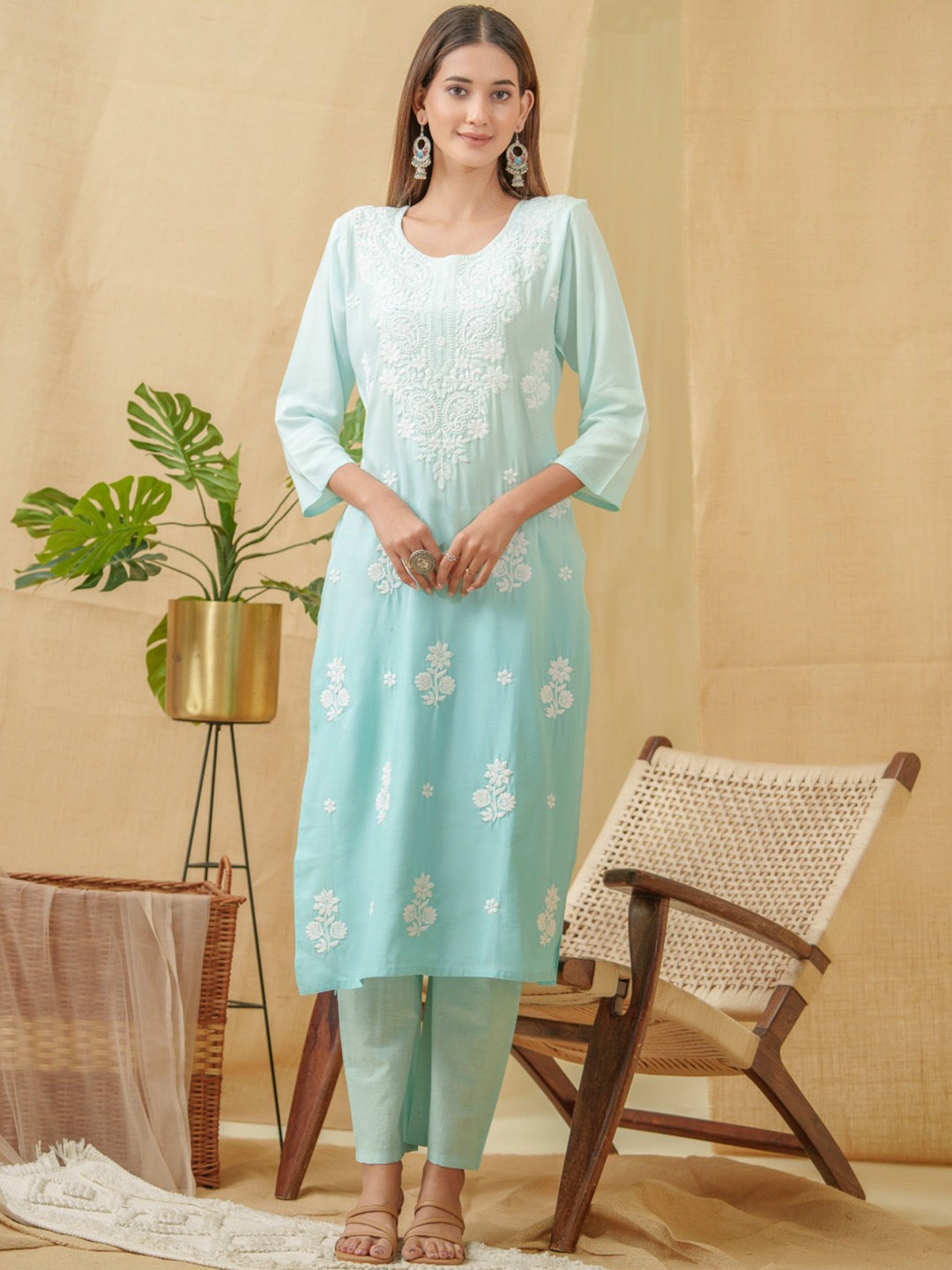 

Sangria Ethnic Motifs Embroidered Straight Kurta, Sea green