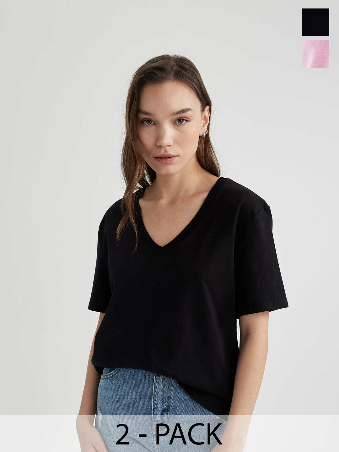 

COLOR CAPITAL Pack of 2 Relaxed Fit V-Neck Extended Sleeves T-shirts, Black