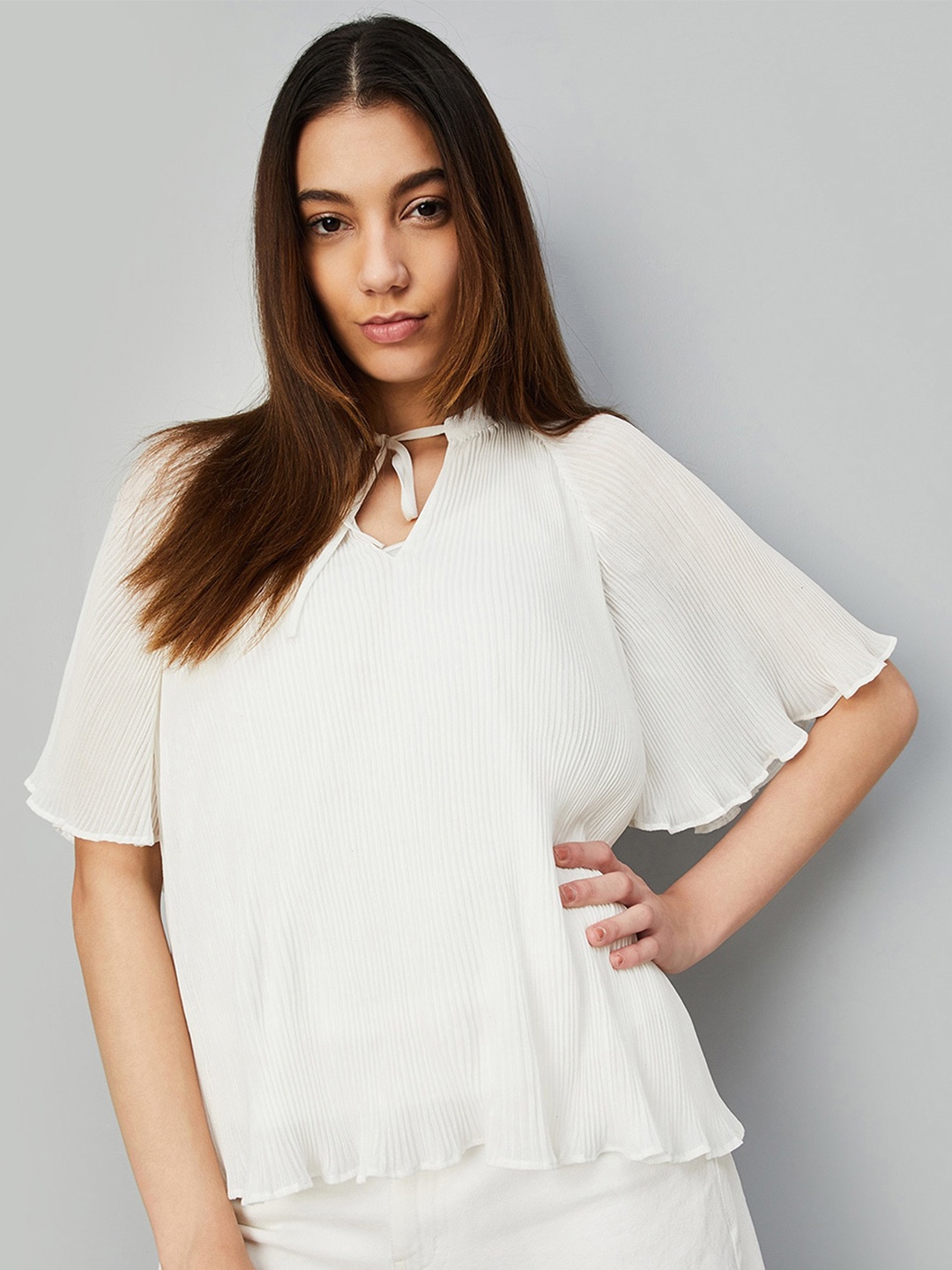 

max Keyhole Neck Flared Sleeve Top, White