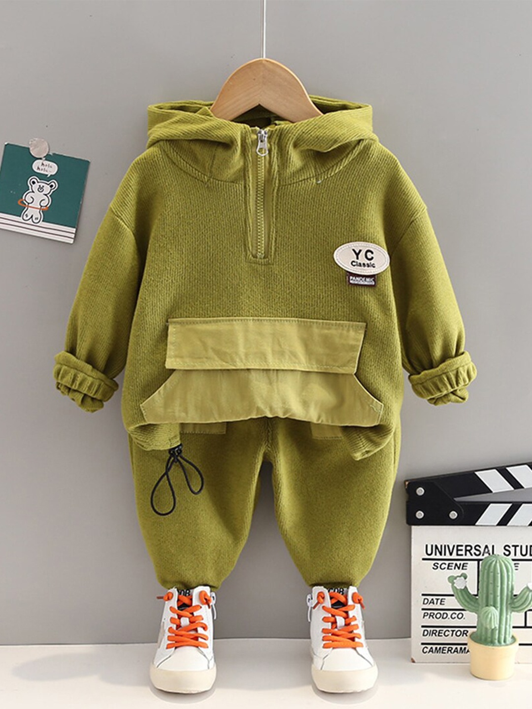 INCLUD Boys Hooded Corduroy Sweatshirt with Trousers, Green