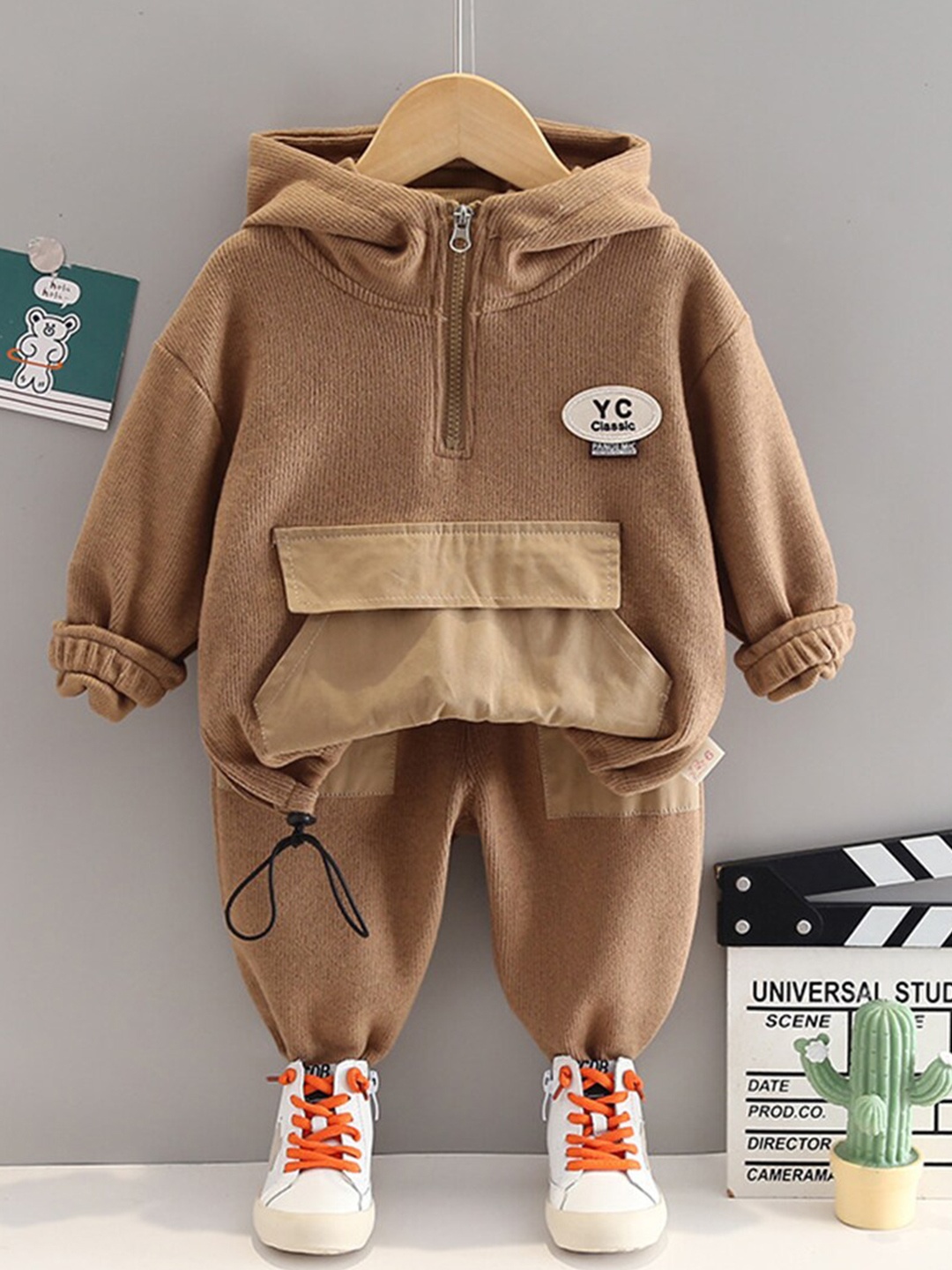 

INCLUD Boys Hooded Sweatshirt with Trousers, Brown