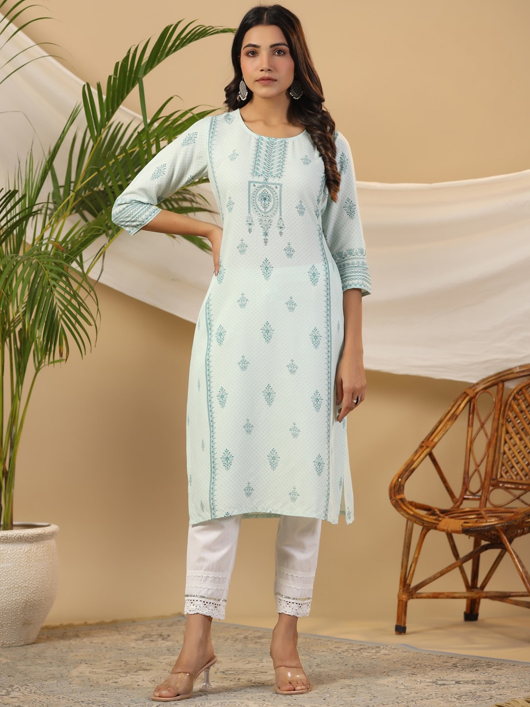 

Juniper Ethnic Motifs Embroidered Beads and Stones Indie Prints Liva Kurta, Green