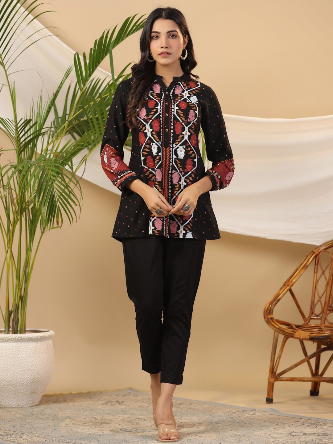

Juniper Geometric Printed Mandarin Collar Tunic, Black