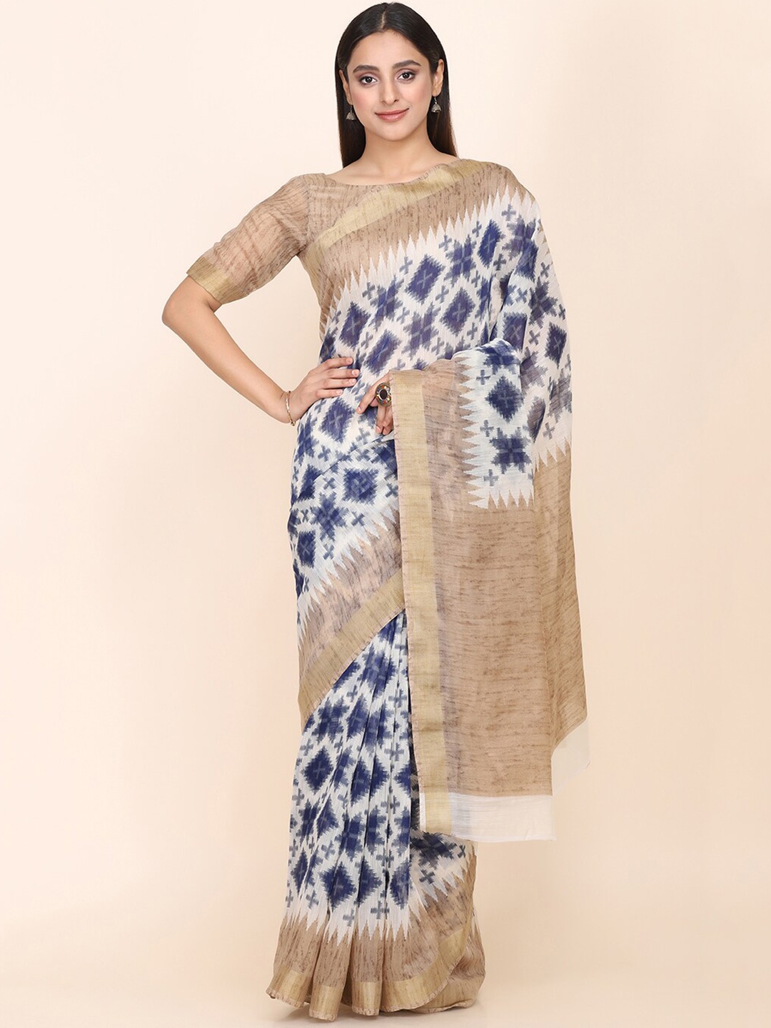 

HRITIKA Geometric Printed Saree, White