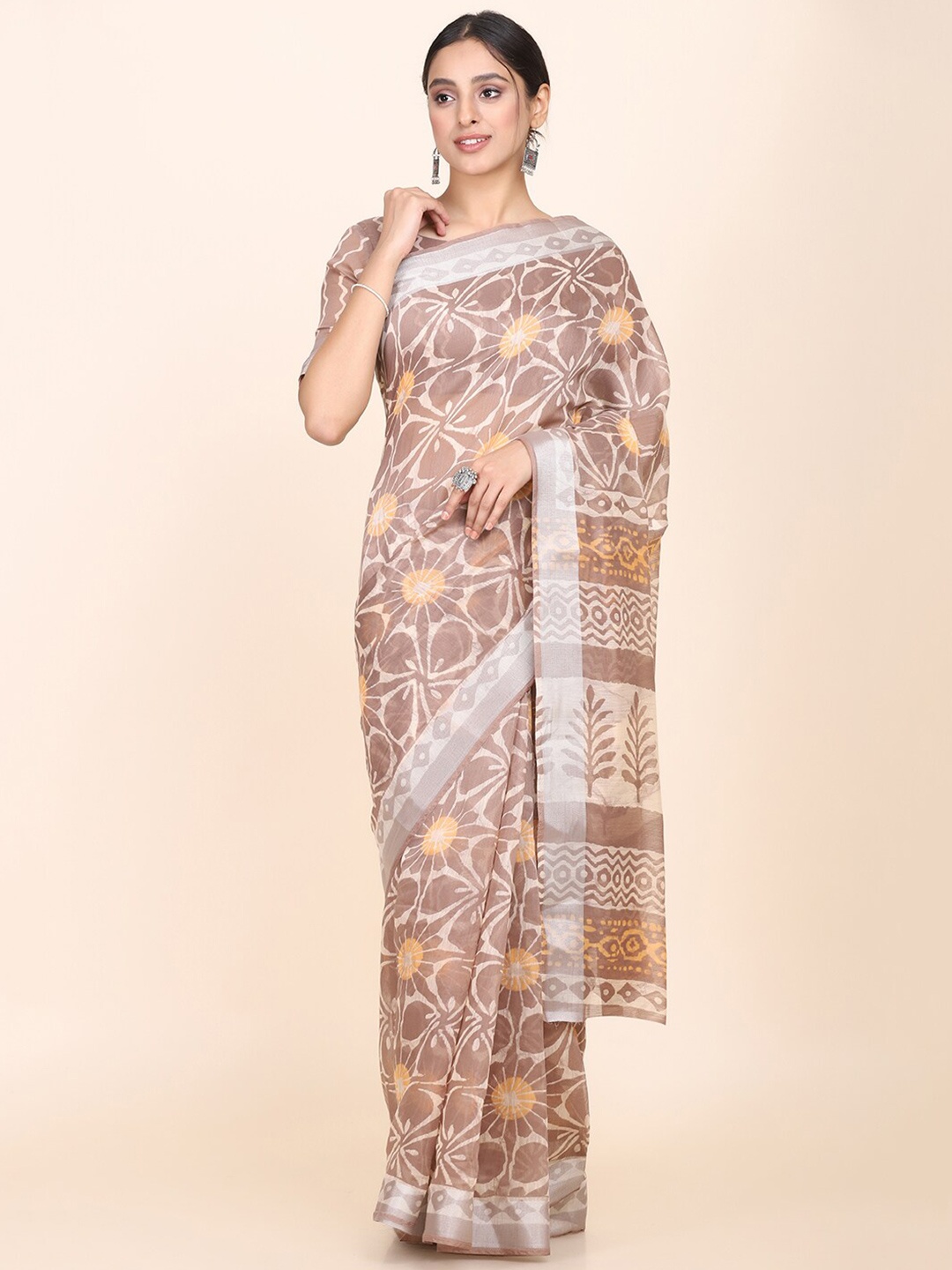 

HRITIKA Geometric Printed Saree, Brown