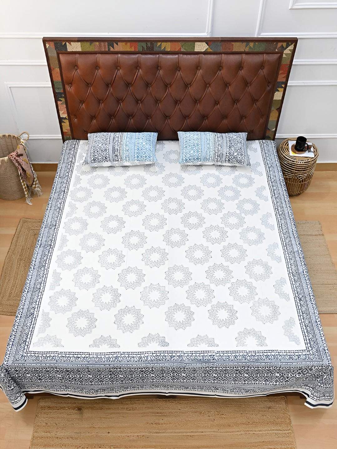 

Art Avenue White & Blue Ethnic Motifs 120 TC King Cotton Bedsheet with 2 Pillow Covers