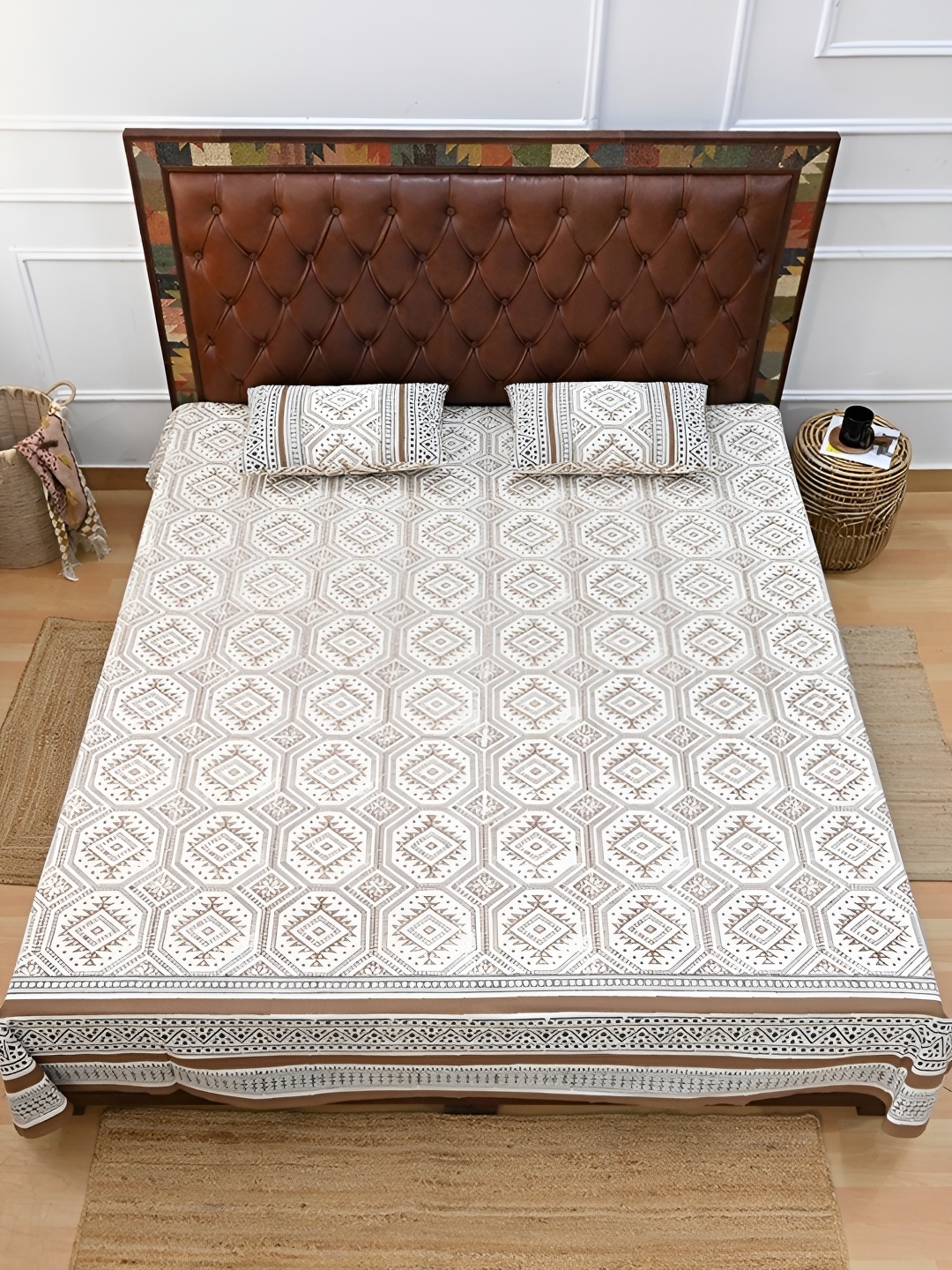 

Art Avenue Brown & White Ethnic Motifs 120 TC King Cotton Bedsheet with 2 Pillow Covers