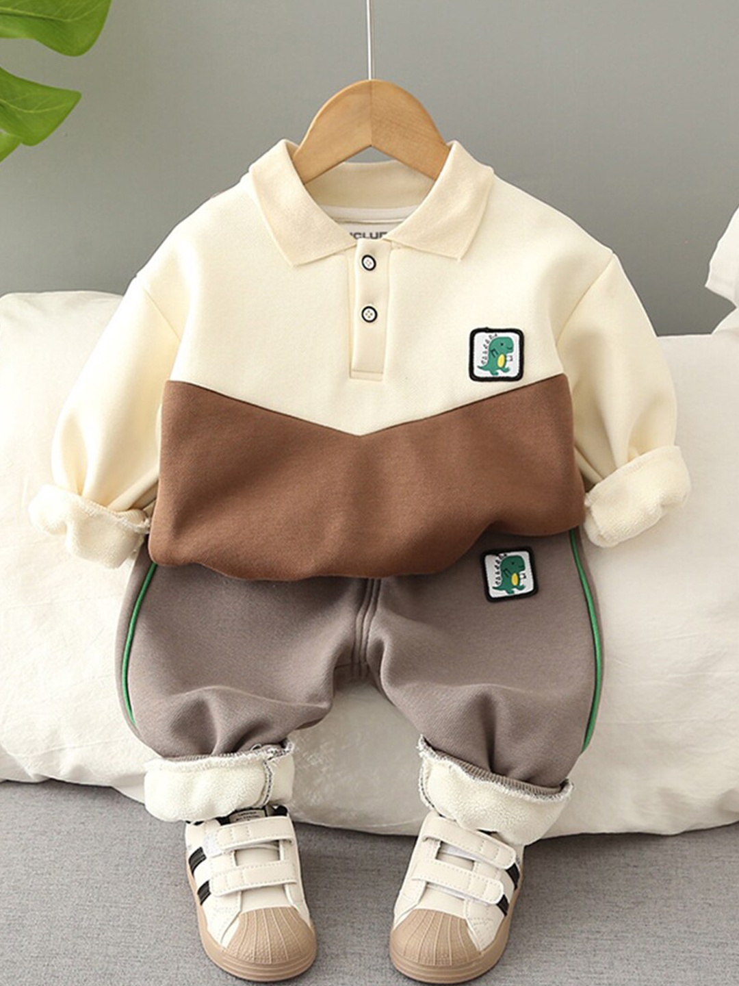 

INCLUD Infant Boys Colourblocked T-shirt With Trousers, White