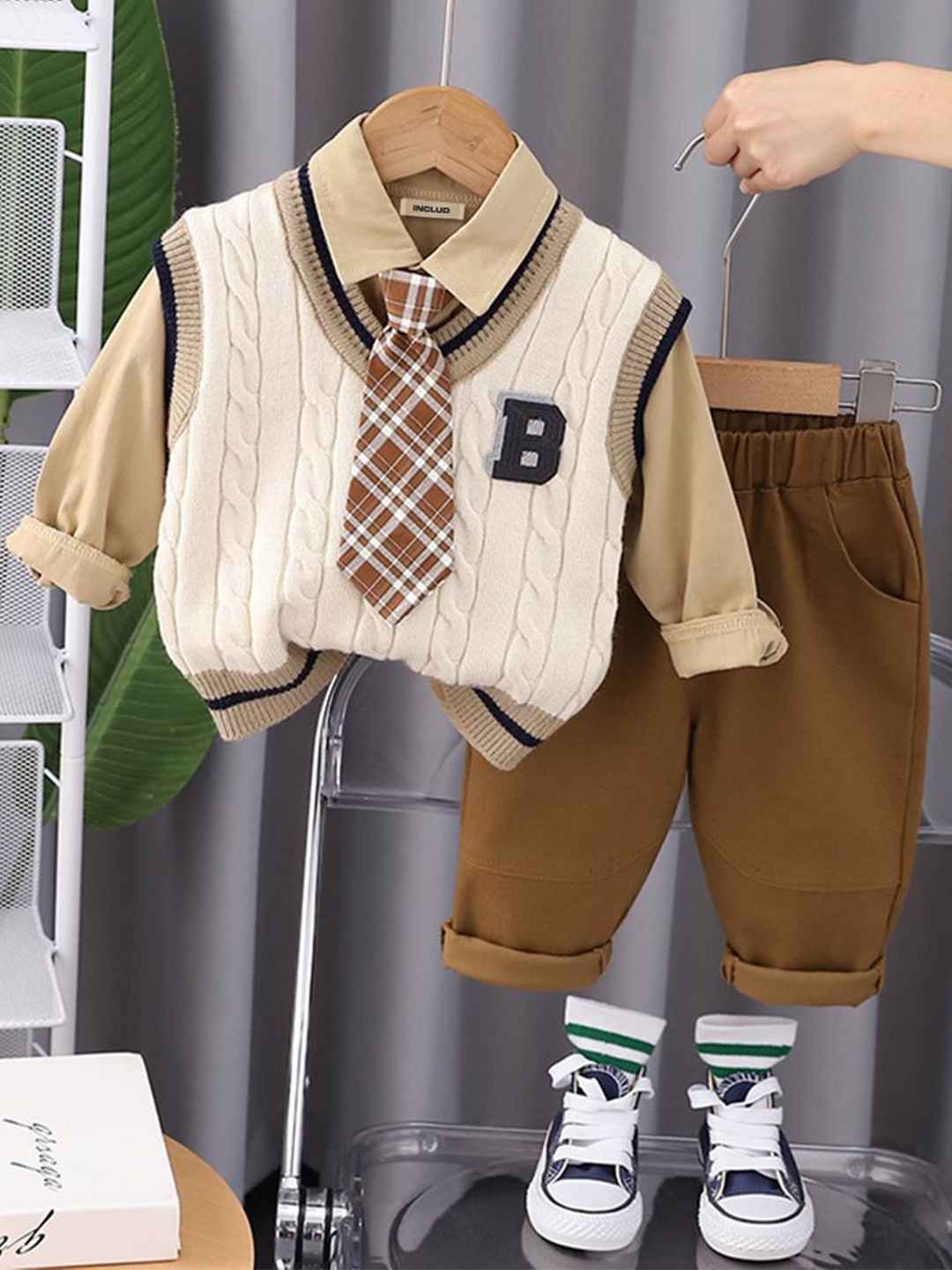 

INCLUD Boys T-shirt and Shirt with Trousers, Off white