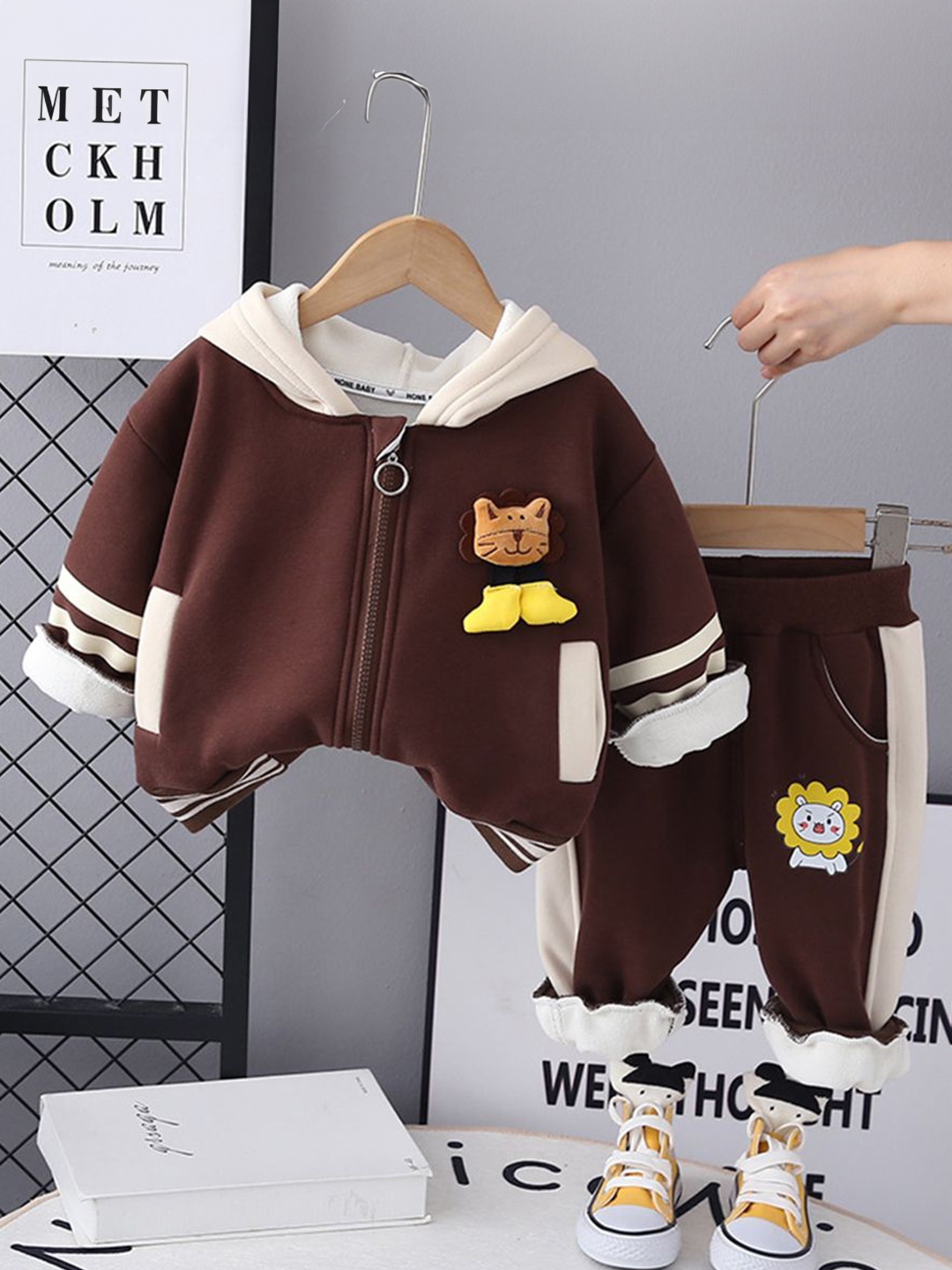 

INCLUD Solid Boys T-shirt with Trousers, Brown