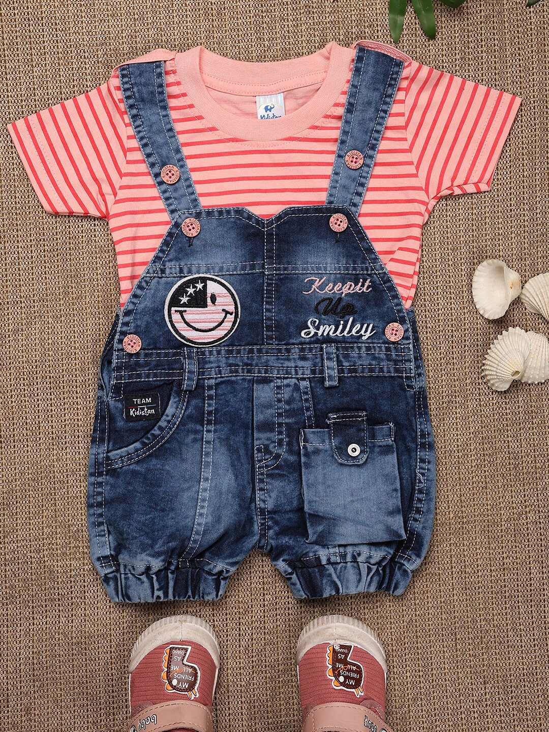 

V-Mart Unisex Kids Printed T-shirt with Dungarees, Pink