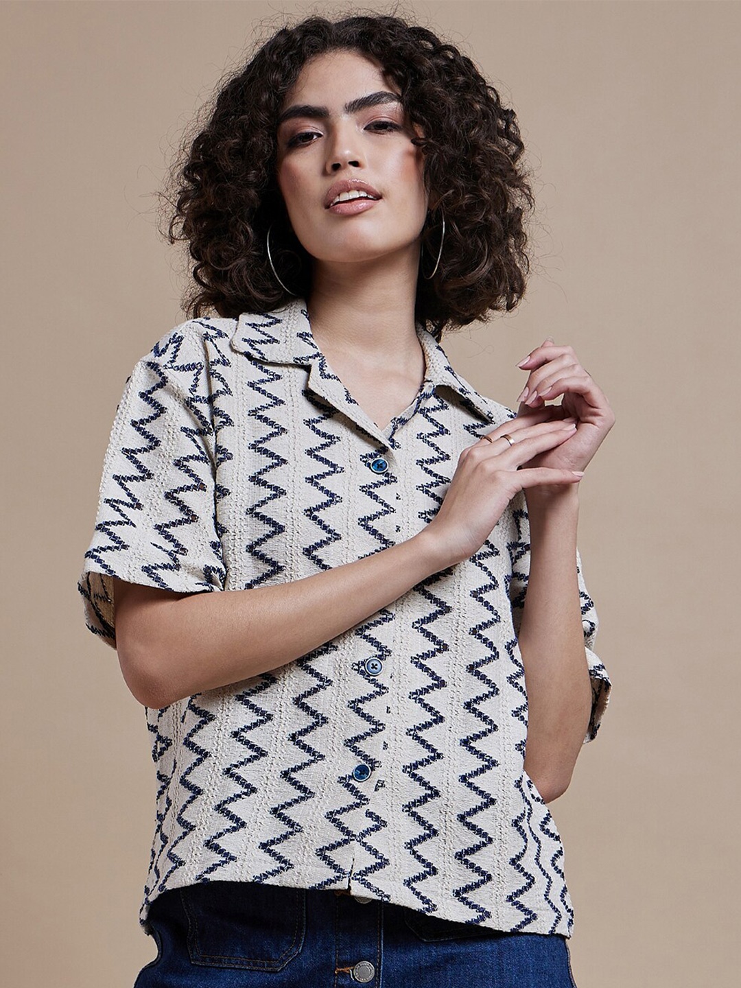 

The Roadster Lifestyle Co Printed Relaxed Fit Crochet Cotton Casual Shirts, Off white