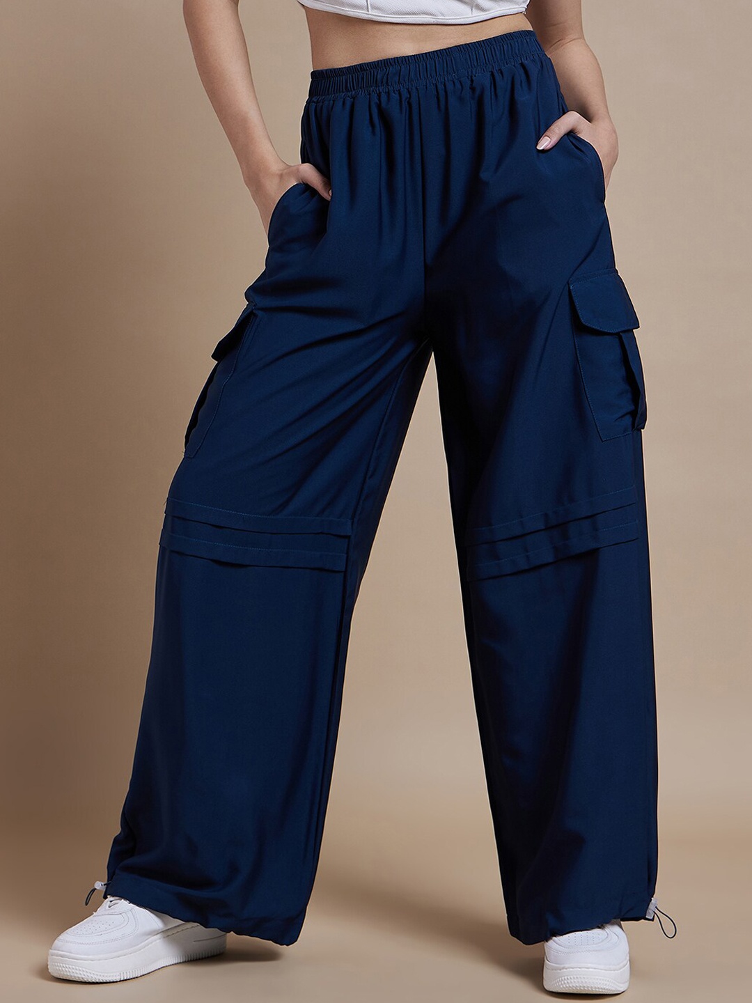 

The Roadster Lifestyle Co Women Baggy Fit High-Rise Parachute Trousers, Navy blue