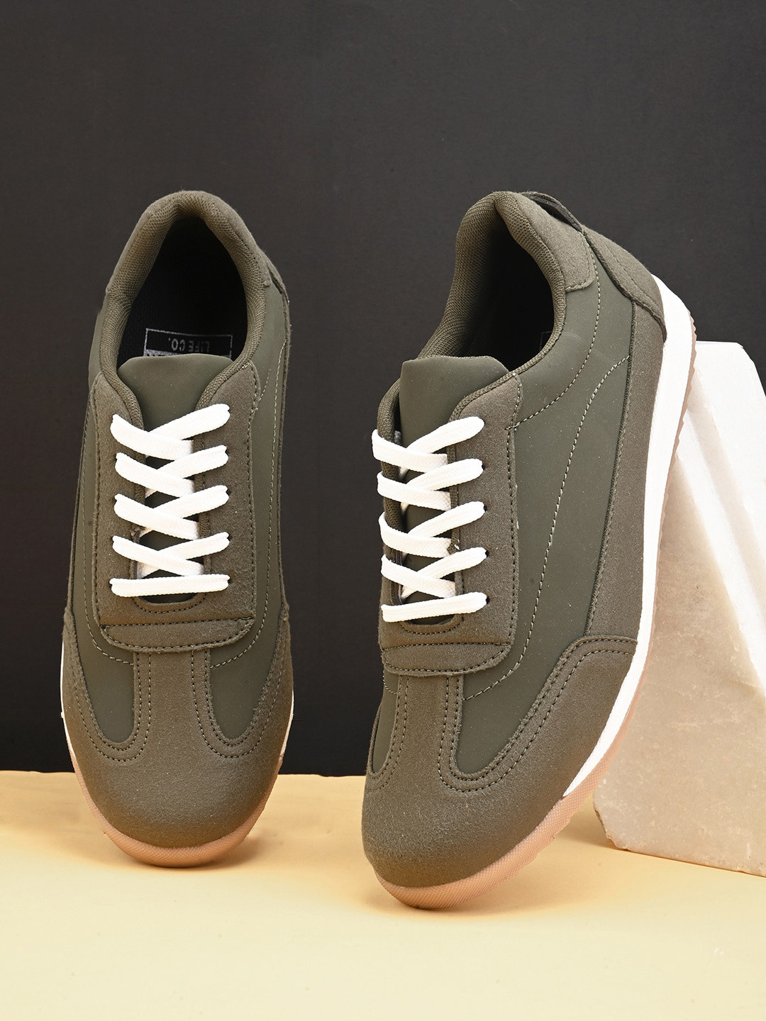 

The Roadster Lifestyle Co. Men Olive Textured Comfort Insole Contrast Sole Sneakers